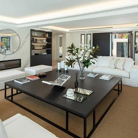 Mercedes - Luxury 5-bedroom In Brisas, Marbella