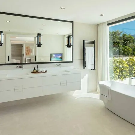 Villa Mercedes - Luxury 5-bedroom In Brisas, *