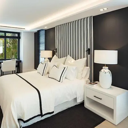 Mercedes - Luxury 5-bedroom In Brisas, Marbella
