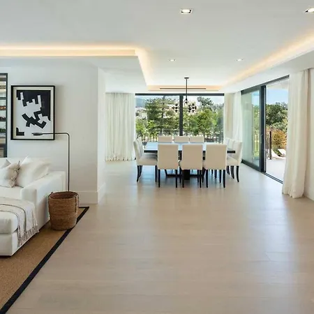 Mercedes - Luxury 5-bedroom In Brisas, * Marbella