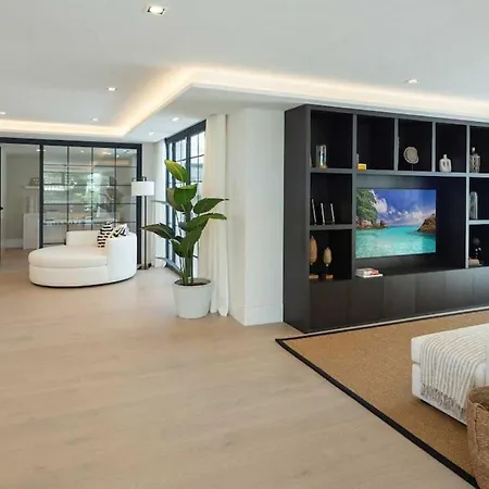 Mercedes - Luxury 5-bedroom In Brisas, Villa Marbella