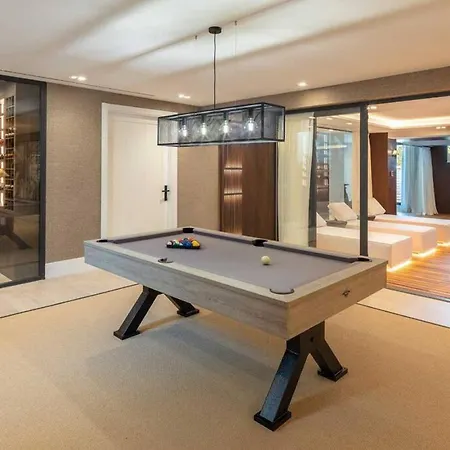 Villa Mercedes - Luxury 5-bedroom In Brisas,