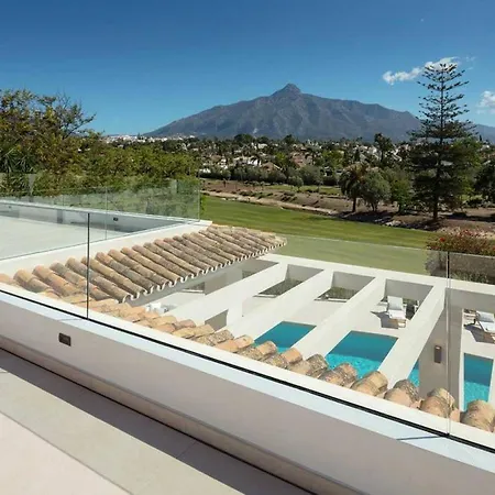Villa Mercedes - Luxury 5-bedroom In Brisas,