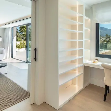 Mercedes - Luxury 5-bedroom In Brisas, Marbella