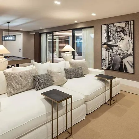 Mercedes - Luxury 5-bedroom In Brisas, Villa
