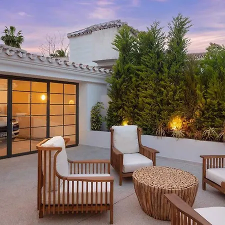 Mercedes - Luxury 5-bedroom In Brisas, *