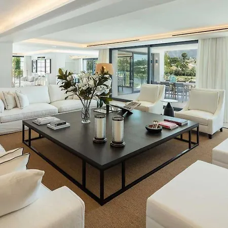 Mercedes - Luxury 5-bedroom In Brisas, Villa Marbella
