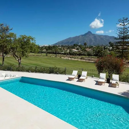 Mercedes - Luxury 5-bedroom In Brisas, Villa